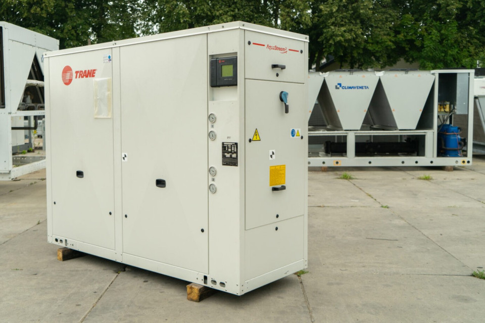 Used water-cooled chiller Trane ECGWN207BA2D11DC, 251.7 kW
