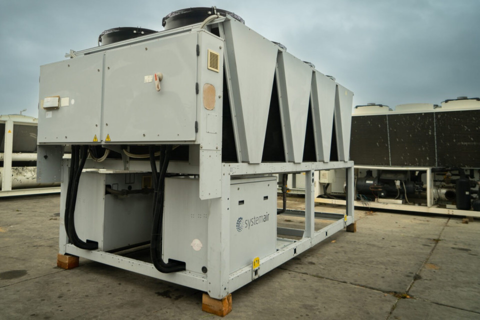 Used air-cooled chiller Systemair SYSCROLL 420 AIR CO E COAT, 414.2 kW
