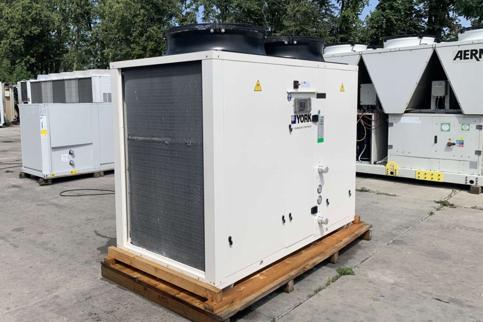 Outlet air-cooled chiller York YSAQ 75 L.FSC.KM.AVM, 75.14 kW
